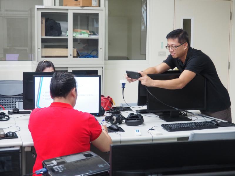 老師示範練習影片的拍攝方式以及時間長短