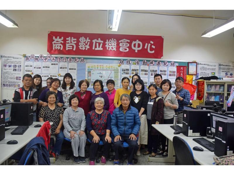 線上學習-學習中心註冊與操作班學員合影