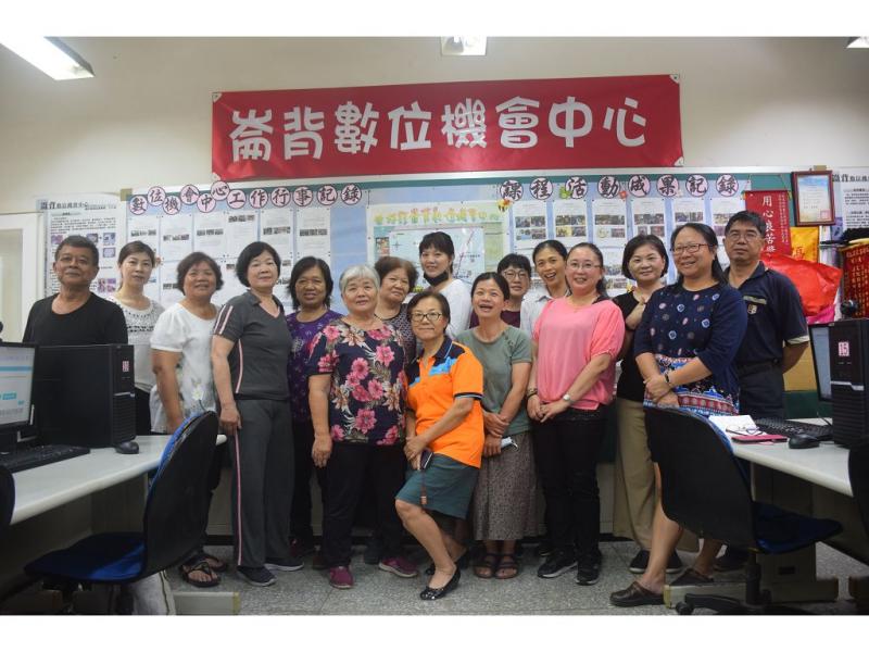 數位好學堂學習班學員合影