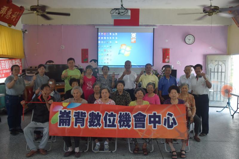 新興資訊科技設備體驗學員合影