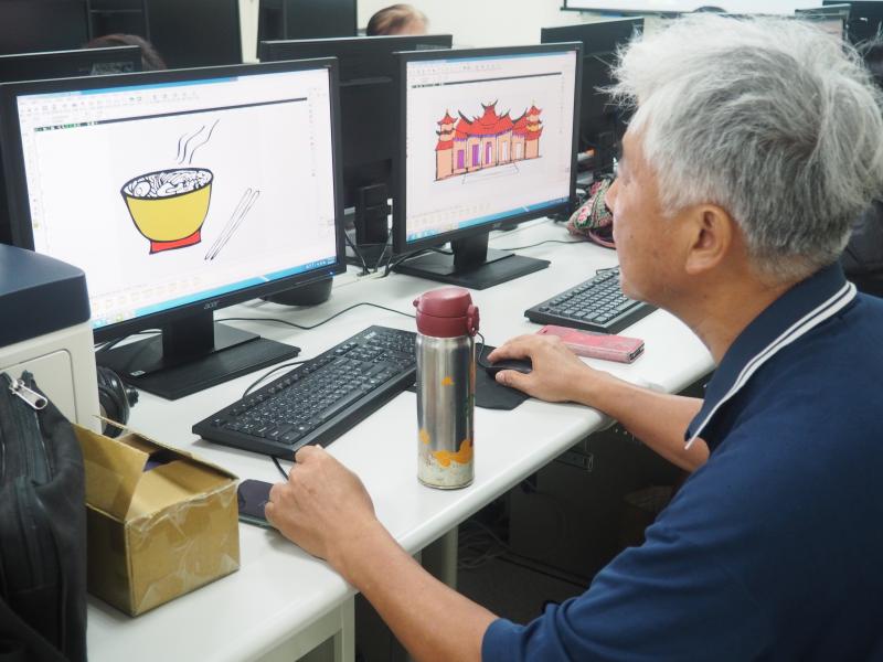 學員用PhotoCap軟體上色什錦麵