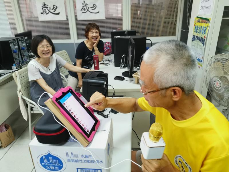 平板 K 歌不用錢 眾人同樂熱鬧開唱-封面照