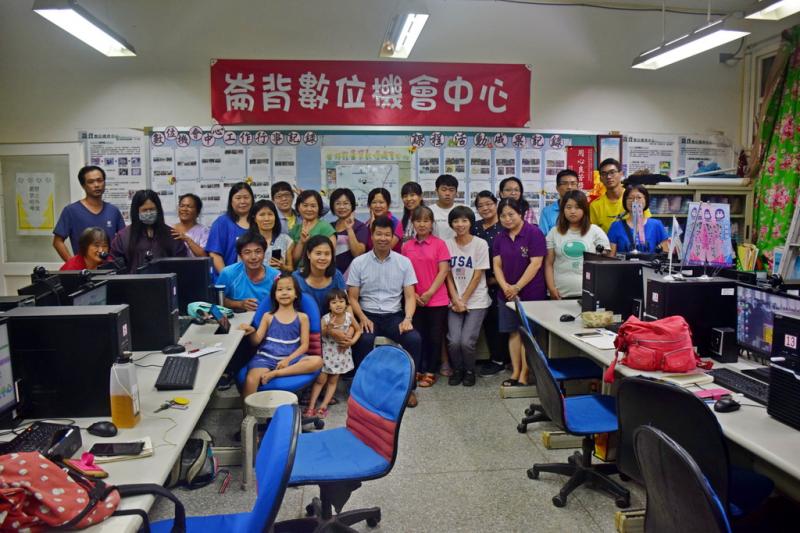 數位記錄-創意貼圖班學員合影。