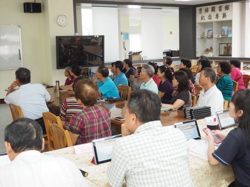 長官來賓和學員們認真聆聽簡報