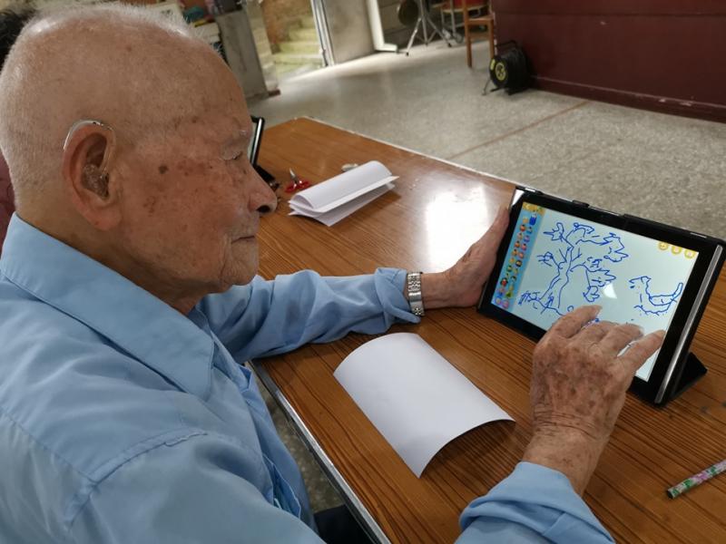 長青美術班的進化，平板作畫的創作新天地-封面照