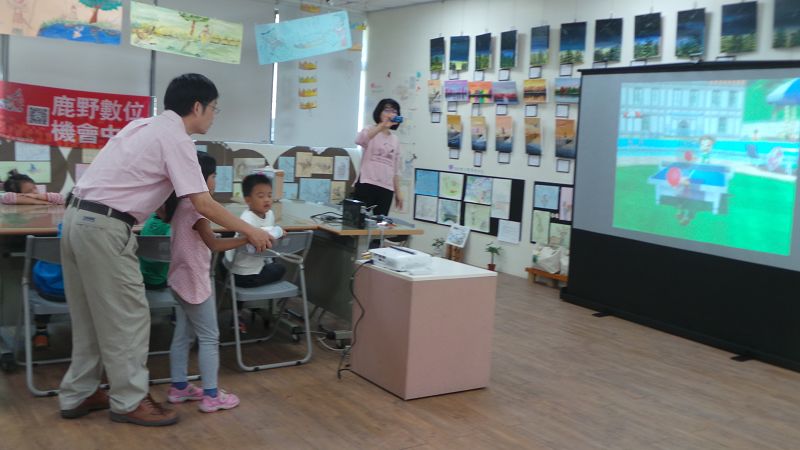 小朋友們玩瘋狂遊戲-數位Wii的創新體感玩法