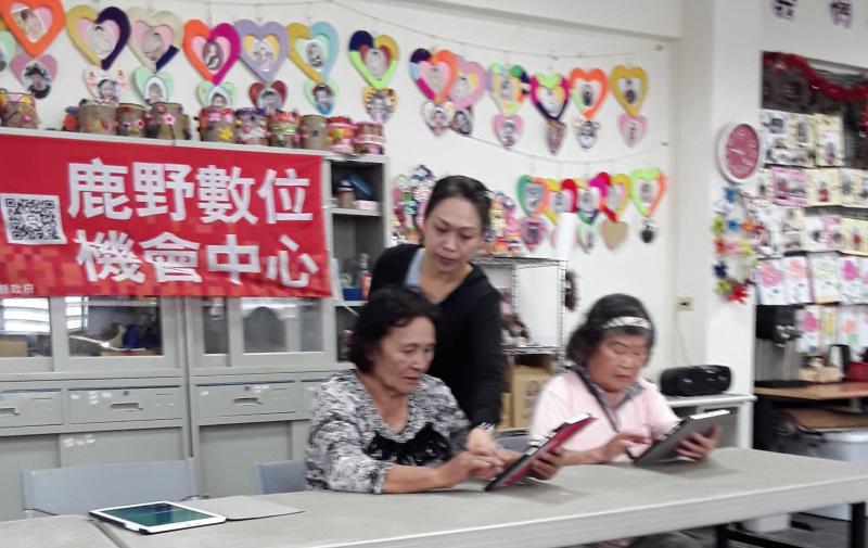 學員拍照成果-學員將指導老師教學的情形拍照下來-角度抓得好準