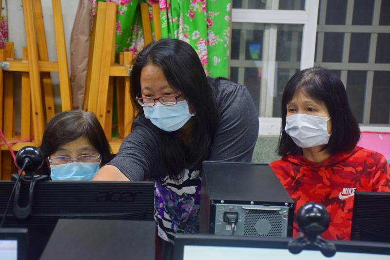 老師解決學員遇到的瓶頸。