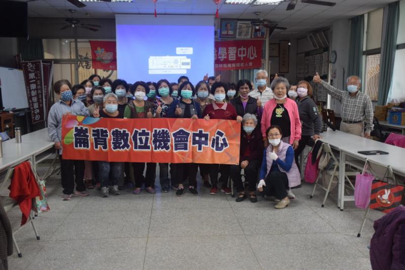數位E生活-保健E起來學員合影。