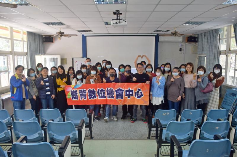 光繪攝影學員合影。