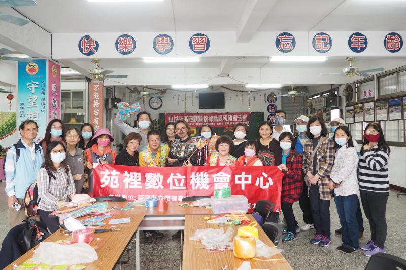 在山柑社區活動中心大合照