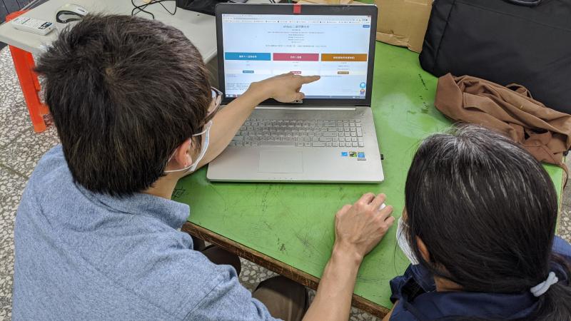 輔導員指導南澳DOC講師、駐點及學員使用eMask網頁預購口罩