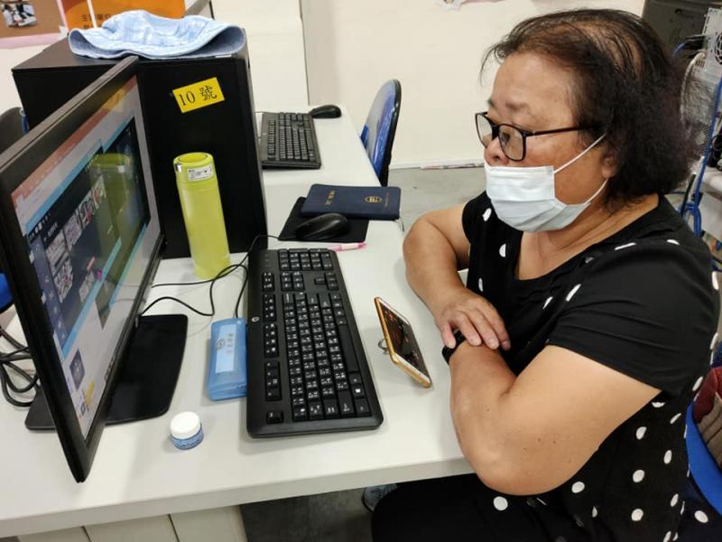 再看一下老師的講解，多多熟悉如何操作