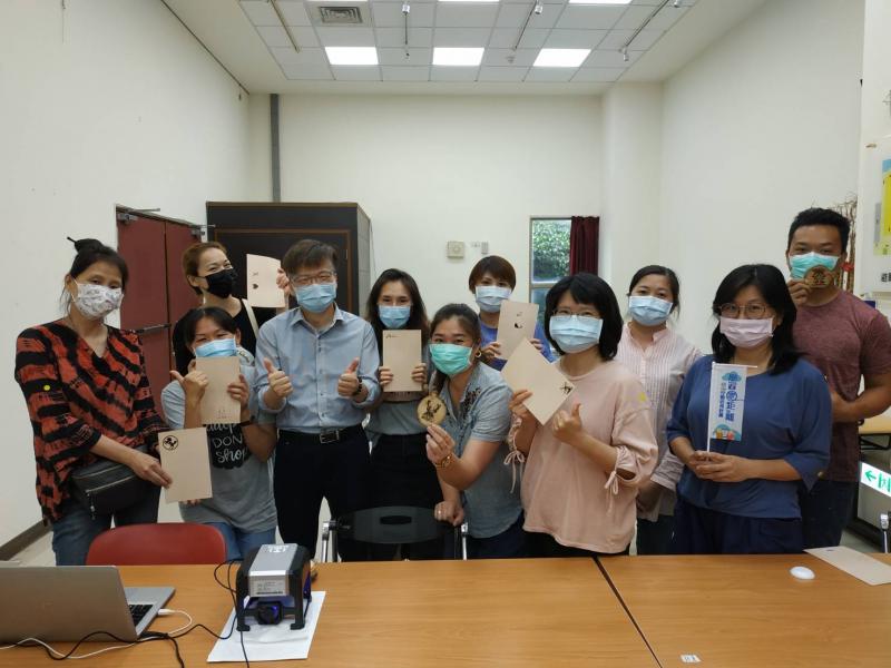 DOC團隊讓雷射雕刻體驗課程大成功