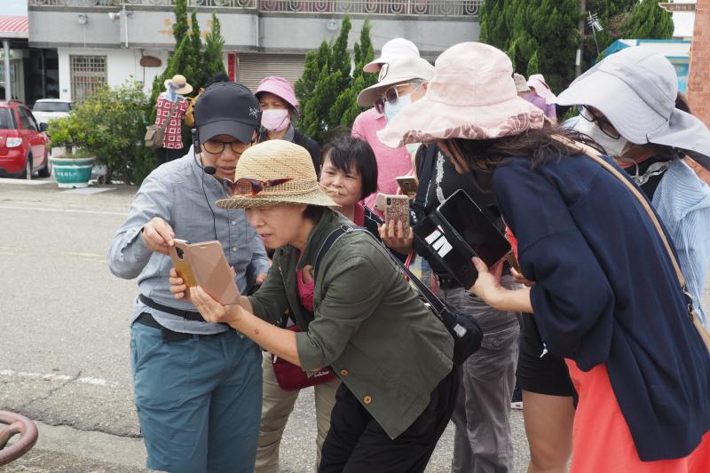 講師指導學員拍攝構圖