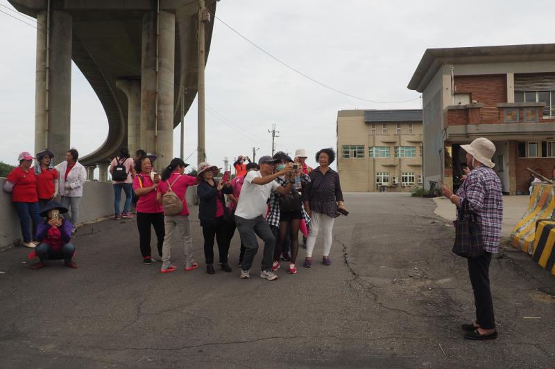 講師示範拍攝構圖