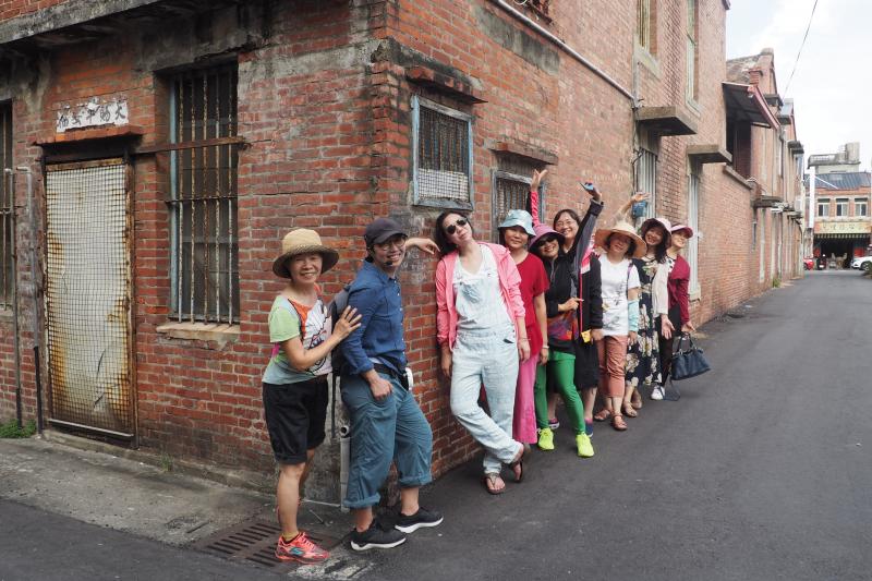 到苑裡老街外拍來張合照