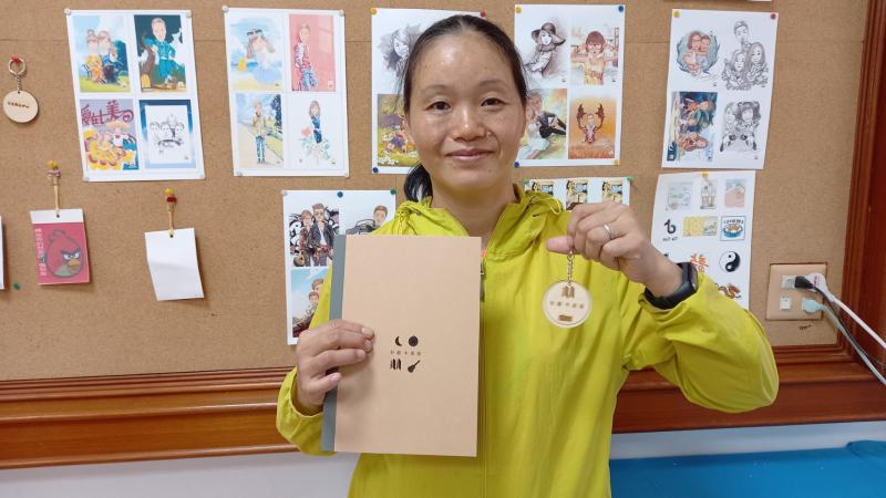 開心展示自己的成品