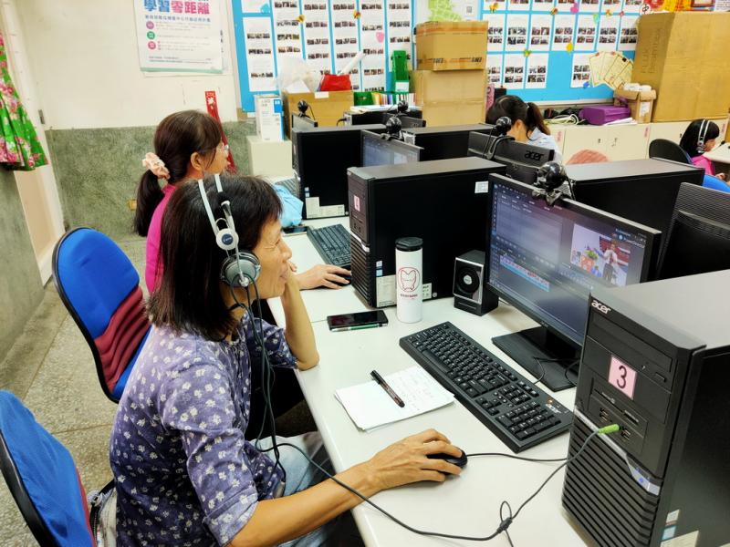 學員各自製作自己影片內容。