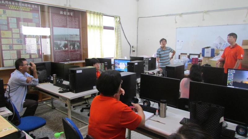 群聚的學員借場地開會中~~-封面照