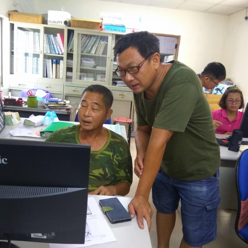九如DOC中心提供我再次學習電腦機會，同時也有幸擔任駐點人員來協助學員。