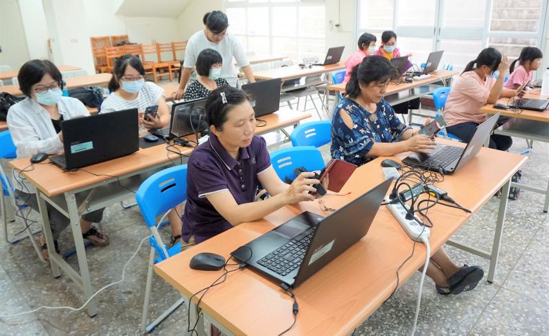 網紅就是妳-封面照