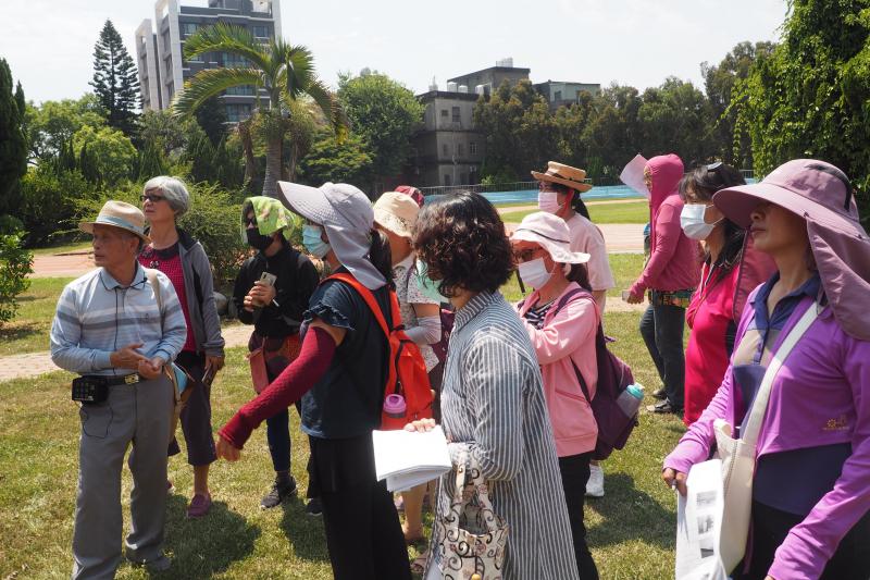 獎師介紹聖火磚塊由來