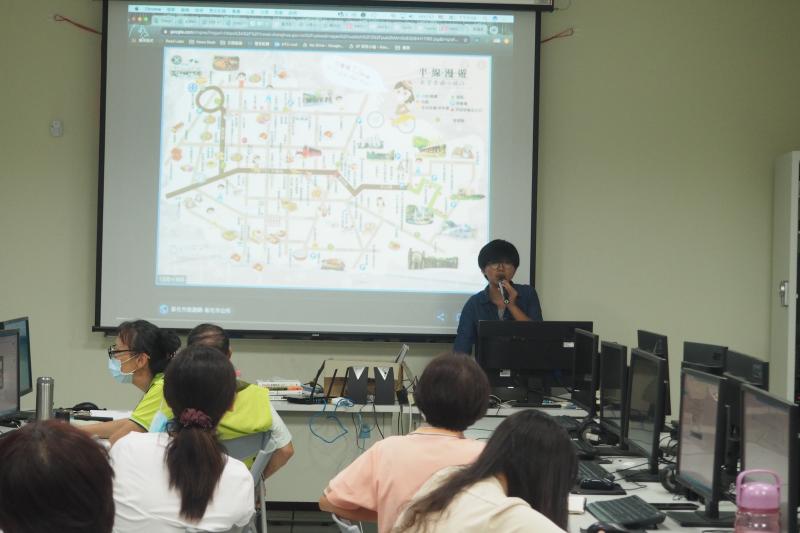 講師認真講課，學員認真聽課