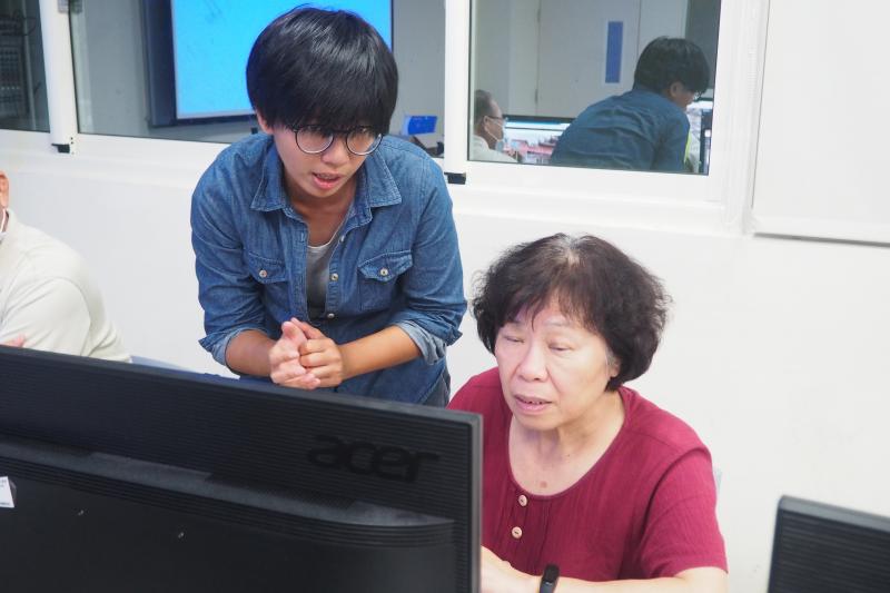 講師指導學員操作Google 地球