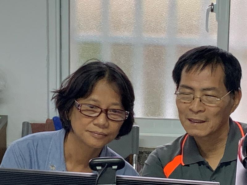 夫妻倆一起來學習,推修生活資訊化，隨時上網秀生活!