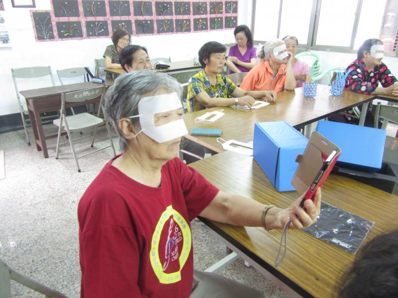 期盼已久的銀髮族VR體驗,終於在中坑社區開課了.聽說聽說全程台語,幽默又有趣........-封面照
