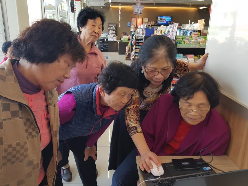 挑選最美的照片,到IBON印出來,沒想到效果還真不錯!