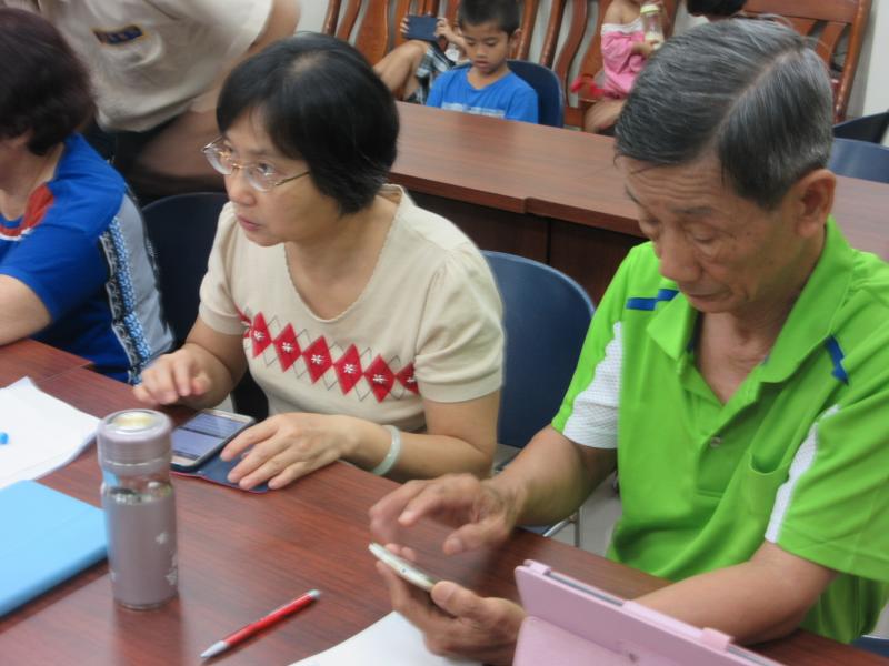 以前還要問路,或是先下載路線圖,經常當機在高速公路上,真是危險啊!現在只要手機一開,自動導航,還可設定高速公路路線或是機車路線,真是方便!