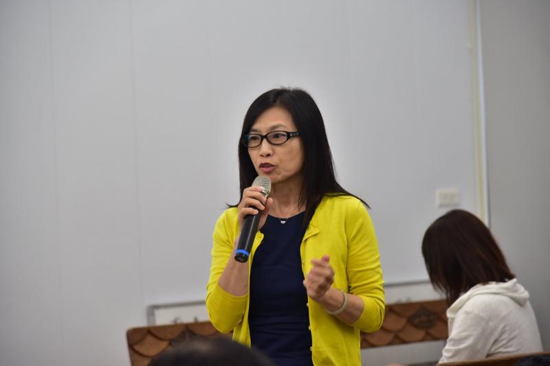 聽完各個DOC代表演練訪視簡報，明基友達執行長官Jenifier做總結。