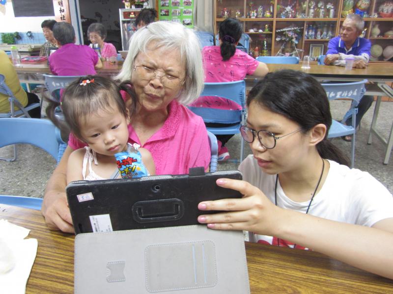 銀髮族電腦基礎課程:線上影音使用與分享,明和開課了. -封面照