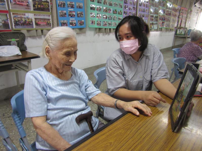 銀髮族和新住民一起來學習!