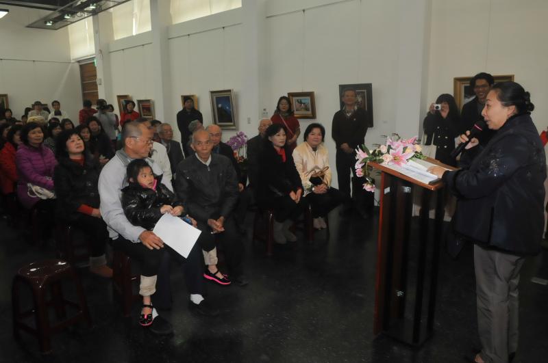 【Darling 人物】吳東宴 出身嘉義縣大林鎮三和里、年僅39歲的吳東宴，長期關注嘉義地方尋常風土景物，以攝影及油畫作品表達對家鄉與生命情狀的終極關懷，透過作品呈現出個人對於浮世即景的深刻感受。-封面照