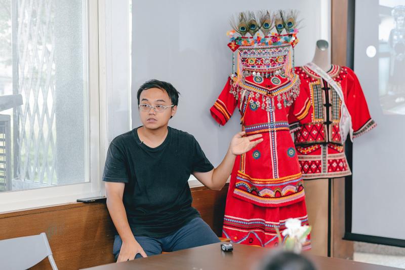 阮志軍老師，有排灣族吳季剛之稱。