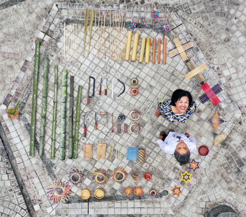 <p>鹿谷DOC協助地方竹文化工藝師，利用空拍機的垂直拍攝角度，一起玩出富含產業特色的工具開箱文照。</p>