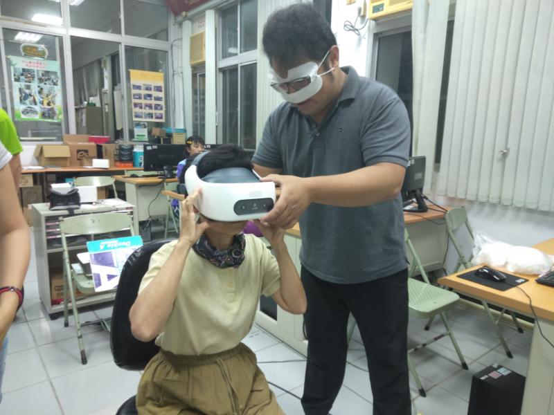 竹山數位機會中心第一次開設VR相關課程，即是由許峻維老師擔任講師