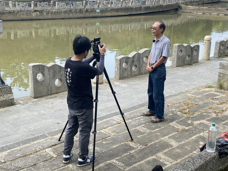 攝影師正在拍攝學員