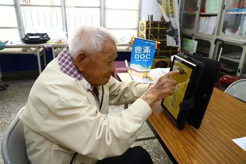 鹿滿DOC-高齡92歲鄭爺爺操作鬆餅塔APP樂在其中-封面照