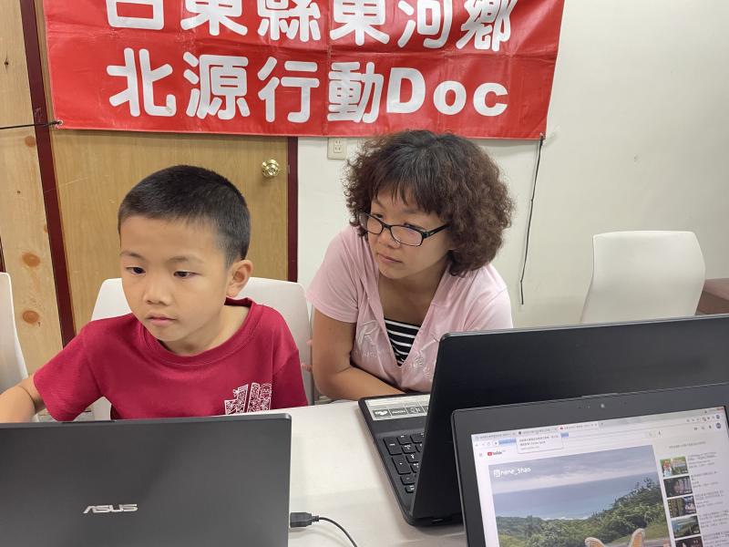 母子學習過程照片