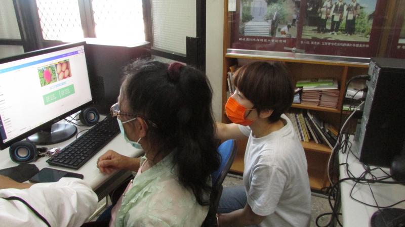 課程照片三-快來幫自已的產品做創意又吸引人注目的海報吧!