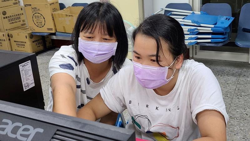 老師慢慢說，我認真學，從中學習修片及照相技巧，原來之前一點美感也沒有，現在比較之知道如何拍出好相片。