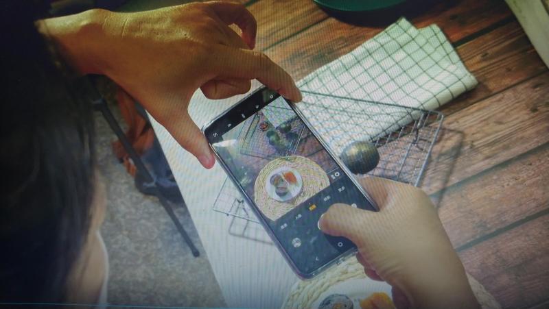 調整角度拍攝新產品