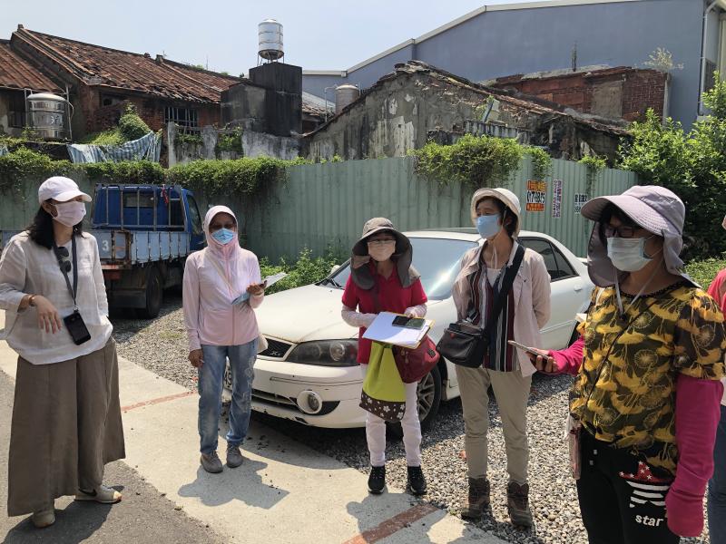 學員們認真聽課於番仔路