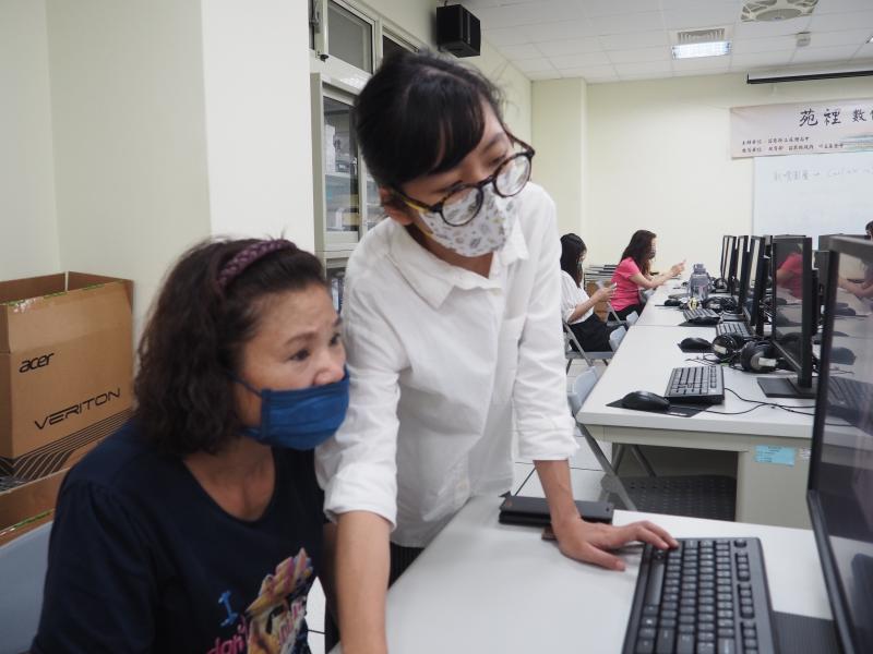 講師指導學員AI軟體