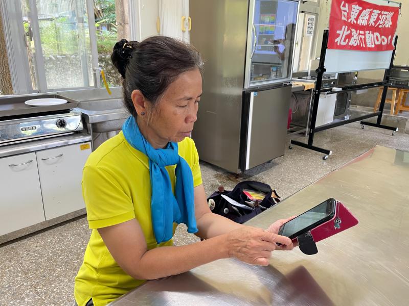 北源數位機會中心社群軟體相見歡，行動分班課程學習中。