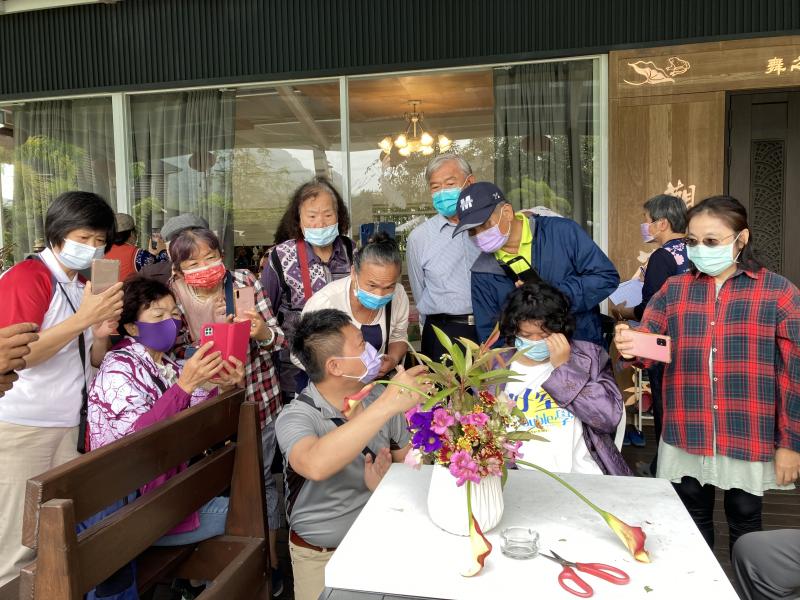 學員一起到民宿進行拍照課程